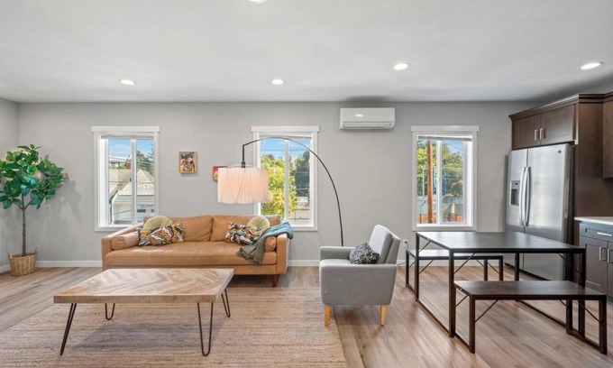 Hilltop Apartment | The Nest – Comfort & Charm Near Conservatory, Cafés & Tacoma Dome