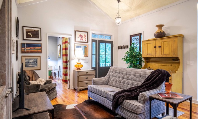 Oxford House | The Nest Egg, Discount rate for S. Carolina game!