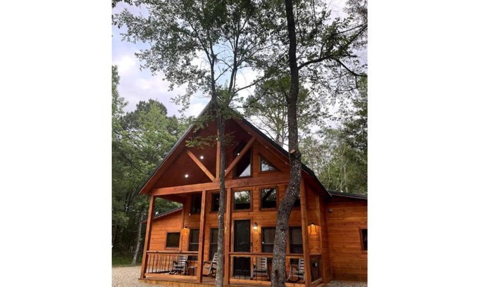 Broken Bow Cabin | The New Rustic Quiet Stream Luxury Cabin sleeps 8