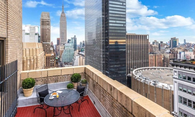 Garment District Hotel | The New Yorker Hotel | Premium Terrace Suite | Near MSG & Empire State Building