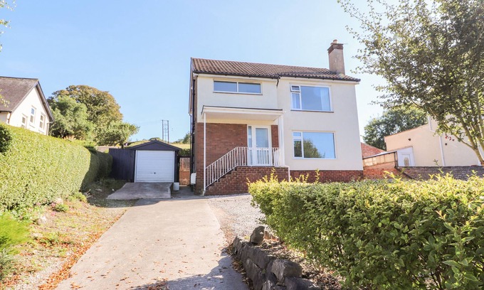 Rhos on Sea Cottage | THE NOOK, family friendly, country holiday cottage in Colwyn Bay