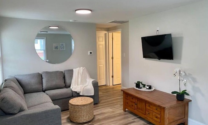 Norfolk House | The Norfolk at Sheppard's Landing -spa shower/tub