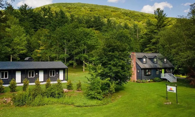 Phoenicia Apartment | The Norsdale plus CMYK Motel on 10 acres in Phoenicia