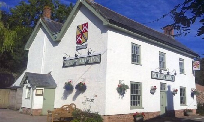 Monksilver Hotel | The Notley Arms Inn