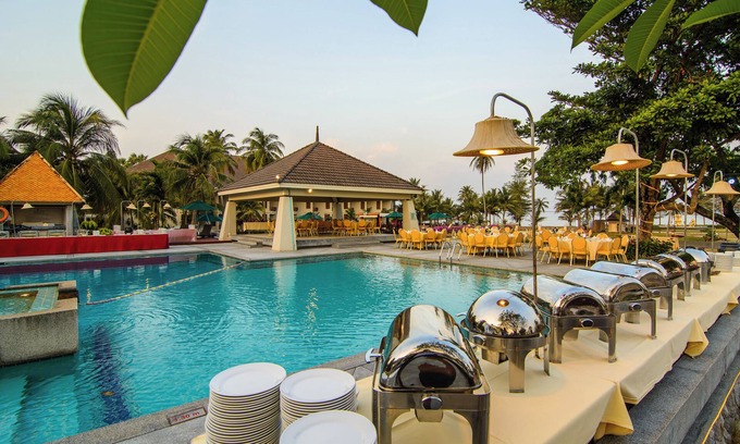 Pak Nam Hotel | The Nouveau Chumphon Beach Resort & Golf