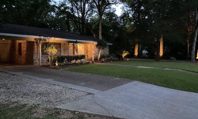 Mobile House | The Oaks on Colonial