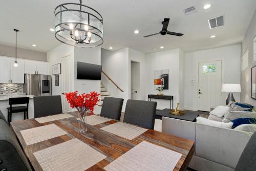 Northside House | The Oasis Luxury Retreat near Downtown