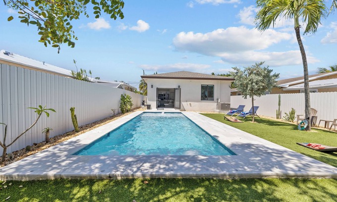 West Park House | The Oasis Yard - Pool - Jets - Game Room - BBQ - Relax&Unwind