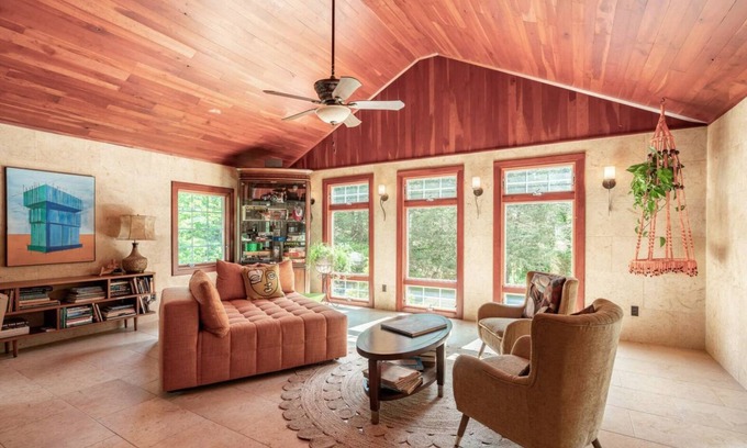 Swannanoa House | The Old Bee, 2300 sqft private home 15 mins from Asheville or Black Mountain