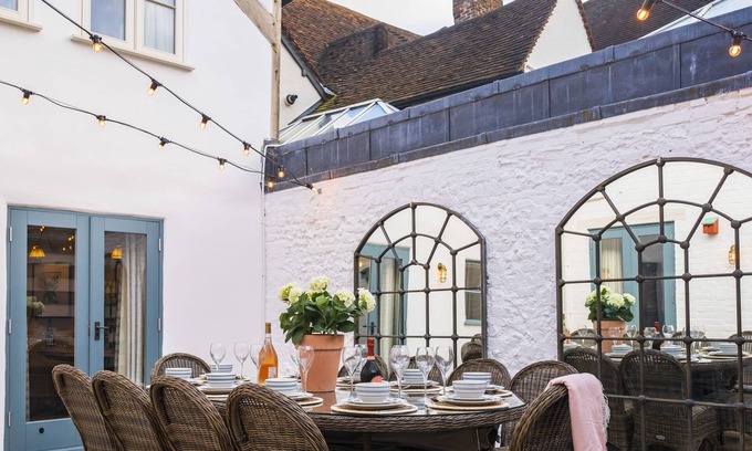 Henley-on-Thames House | The Old Coach House At The Bull On Bell Street