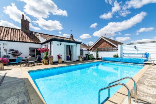 Cawston House | The Old Coach House