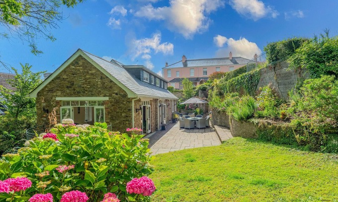 Salcombe House | The Old Coach House Salcombe