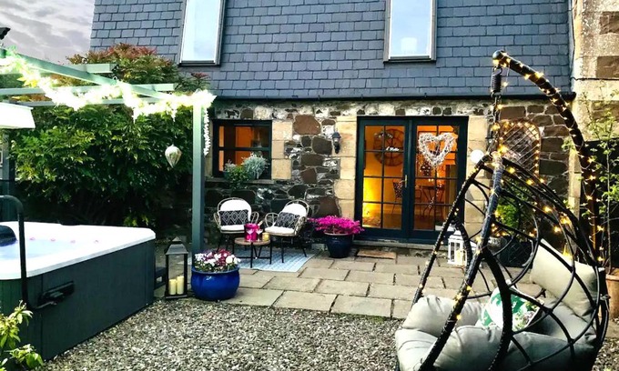 Cupar Apartment | The Old Dairy - Romantic Country Apartment with Hot Tub & Log Burner