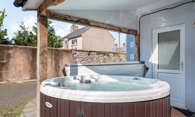 Ruthin Cottage | THE OLD NAGS HEAD, family friendly, luxury holiday cottage in Ruthin