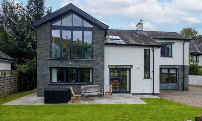 Grasmere Cottage | THE OLD POLICE HOUSE, family friendly, with a garden in Grasmere
