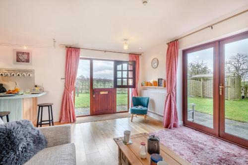 Beccles House | The Old Pottery Cottage