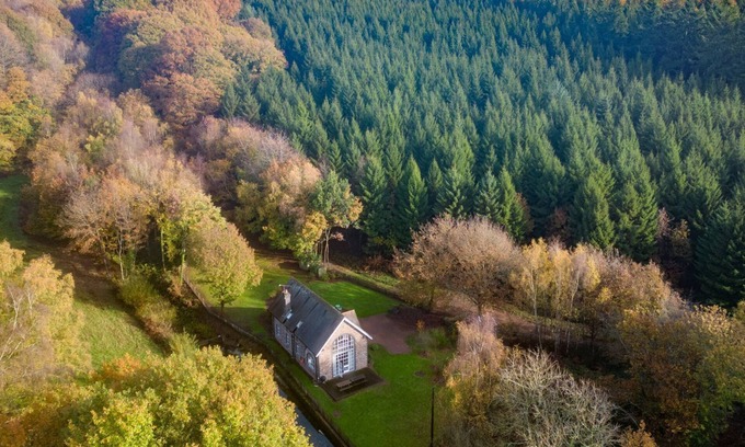 Lydney Cottage | The Old Pump House, Forest of Dean - sleeps 6 guests in 3 bedrooms
