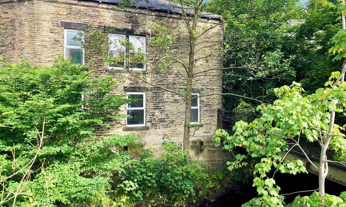 Wadsworth Cottage | THE OLD RIVERSIDE SCHOOL HOUSE, pet friendly in Hebden Bridge