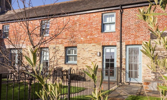 Charlestown Cottage | THE OLD SMOKEHOUSE, pet friendly, with a garden in Charlestown