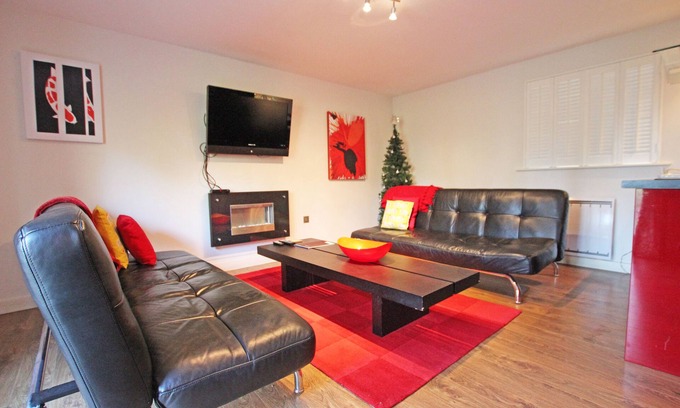 Denton Cottage | The Old Stables - Contemporary Cottage Surrounded by Woodland and Vineyards