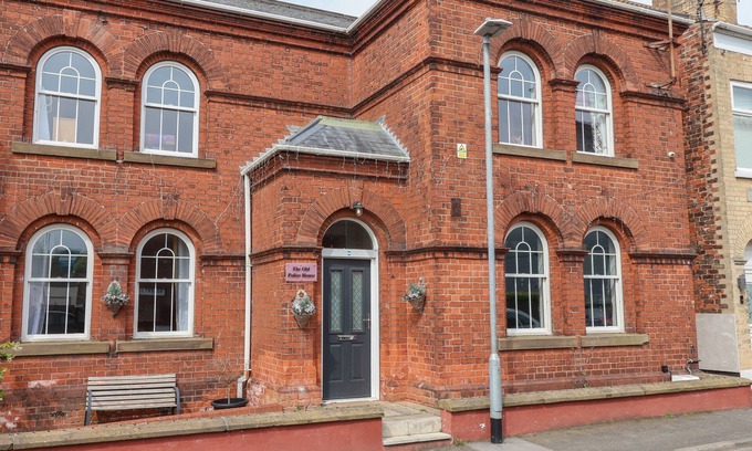 Withernsea Cottage | THE OLD STATION HOUSE, pet friendly, with hot tub in Withernsea