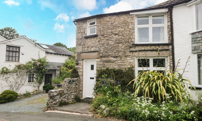 Levens Cottage | THE ORCHARD, family friendly, character holiday cottage in Levens