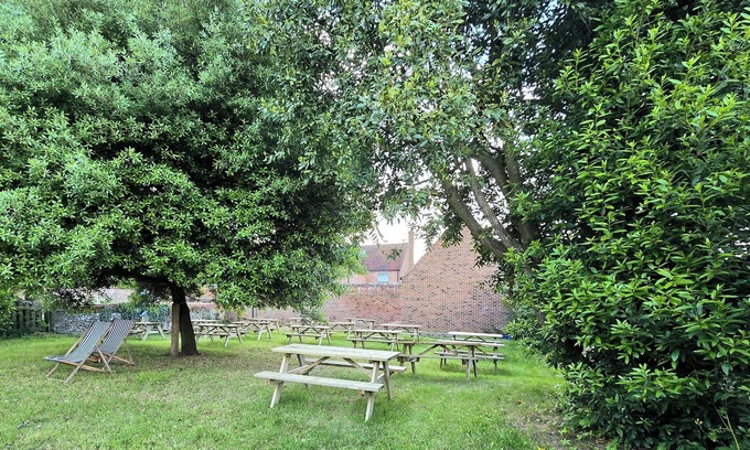 Castle Acre Hotel | The Ostrich