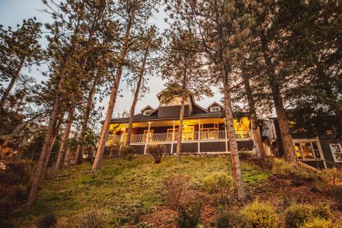 Green Mountain Falls Hotel | The Outlook Lodge