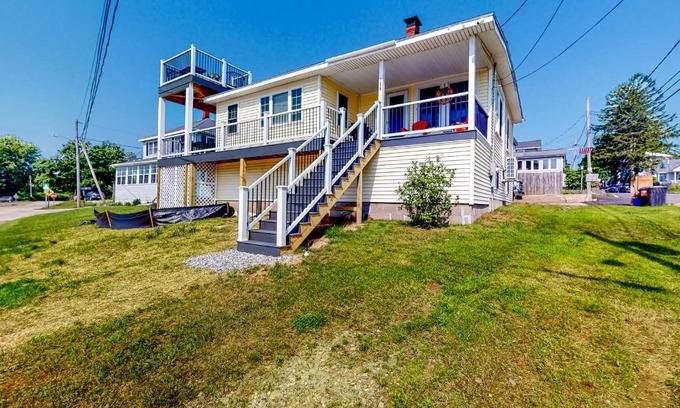 Old Orchard Beach House | The Owl's Nest