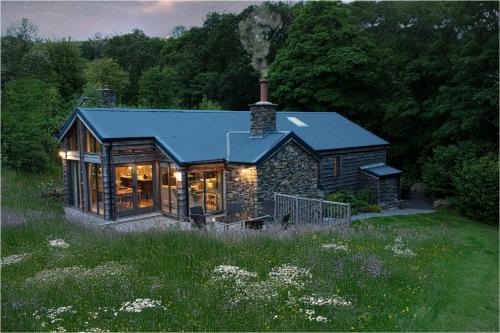 Kendal House | The Owl's Shack