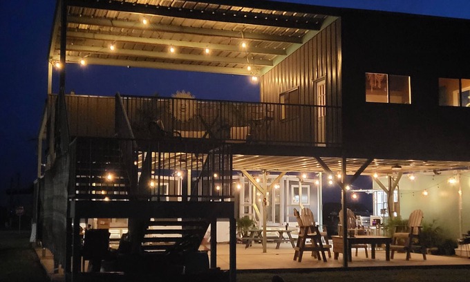 Port Lavaca Cabin | The Oyster Beach & Fish Camp on Magnolia Beach