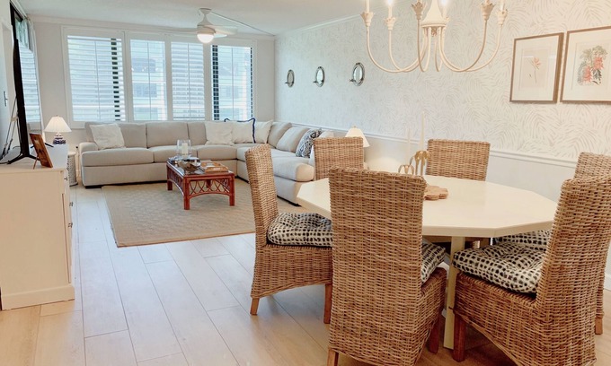 Sanibel Condo | The Palm Lodge @ Loggerhead Cay 🐚 Beachside Accommodations 🐚 Pool & Pickleball