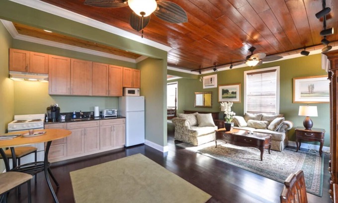 Stuart Hotel | THE PALMER SUITE AT OLD COLORADO INN (ADA ROOM)