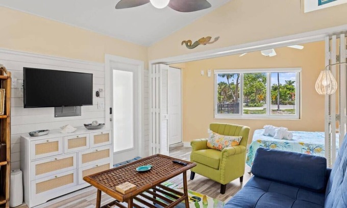 Sanibel House | The Palms Cottage Two- A Green Haven on Sanibel