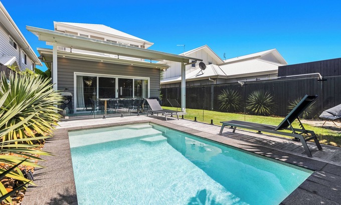 Kingscliff House | 'The Palms on Nautilus' - Beach house on the park & sea