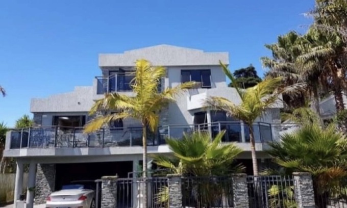 Tindalls Beach Cabin | The Palms on Tindalls retreat, beautiful coastal nproperty adjacent to 2 beaches