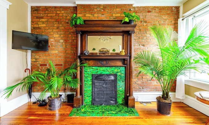 Victorian Village House | The Parkside by Jungle House – Short North Boutique Suites