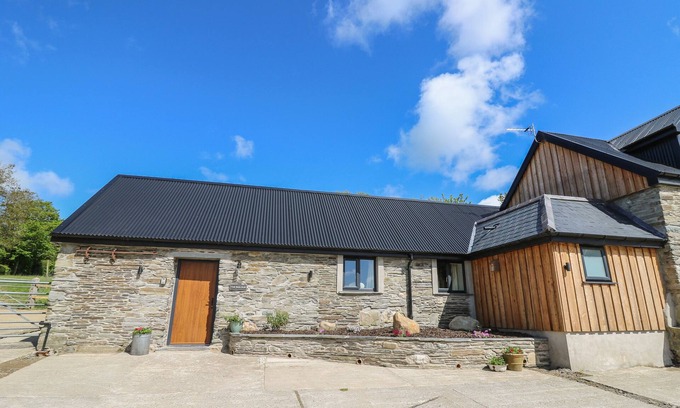 Cardigan Cottage | THE PARLOUR, pet friendly, with hot tub in Cardigan