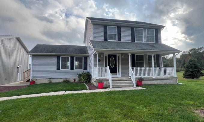 Jim Thorpe House | The Peak Escape - Jim Thorpe, 3 Bed, 3 bath home with private hot tub