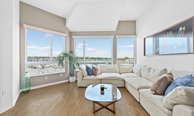 Marina del Rey Apartment | The Pearl Penthouse – Marina’s Finest 3-Story View