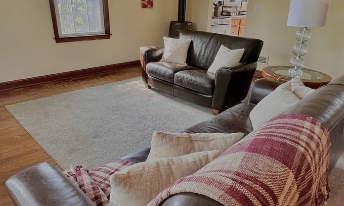 Columbia Apartment | The Pecan Suite - Entire Apartment