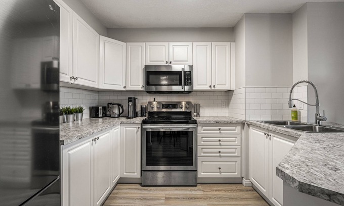 Okotoks Apartment | The Penthouse Private Balcony Fire Pit & BBQ