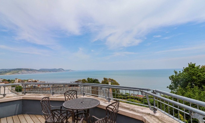 Lyme Regis Cottage | THE PENTHOUSE, romantic, luxury holiday cottage in Lyme Regis