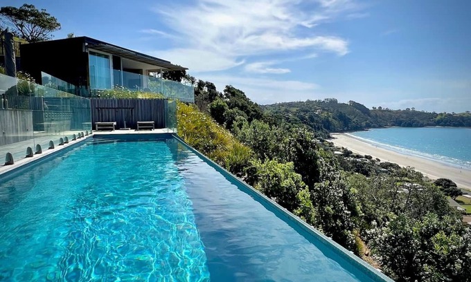 Onetangi Apartment | THE PENTHOUSE STUDIO | Coast & Country | WINTER DEAL - Stay for 3, Pay for 2