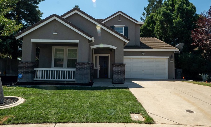Riverbank House | The Perfect Retreat for Comfort and Style at this 5 Bedroom House!