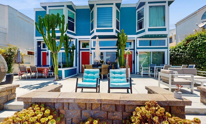 Crown Point Condo | The Perfect San Diego Getaway – Beachfront Bliss, Comfort, and Convenience Await