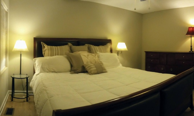 High Point House | *THE PERFECT VRBO for Corporate Groups, Traveling Nurses, Families & Friends!*