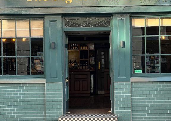 Mortlake Hotel | The Pig and Whistle