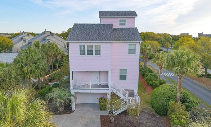 Litchfield by the Sea House | The Pink House: Unwind at Litchfield By the Sea
