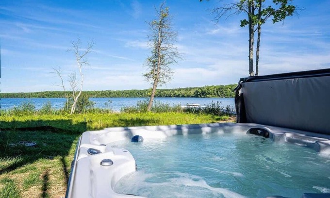 Interlochen House | The Point on Green Lake and Betsie River | Dogs OK